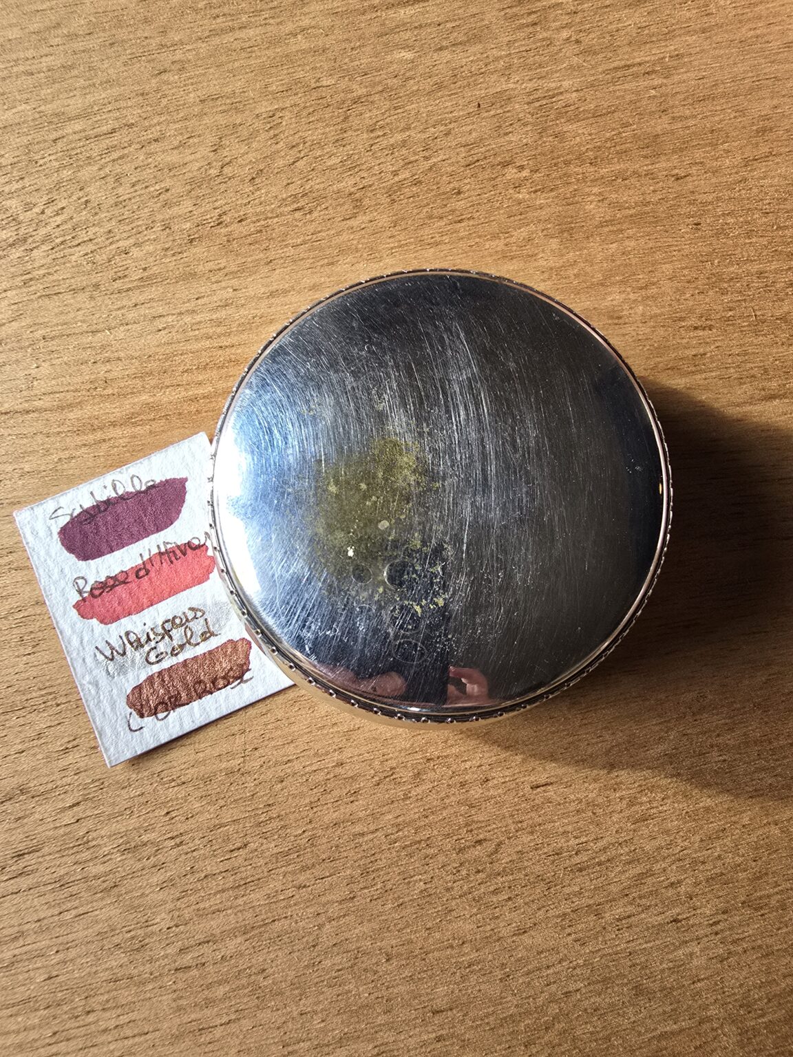 Petite boîte ronde – Argent métallisé – Aquarelles scintillantes