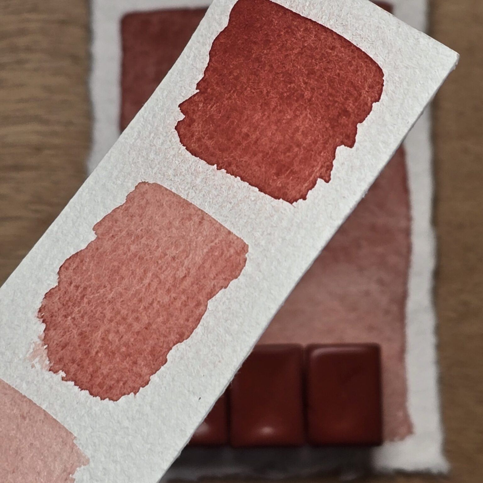 aquarelle artisanale rouge vénitien en demi-godet