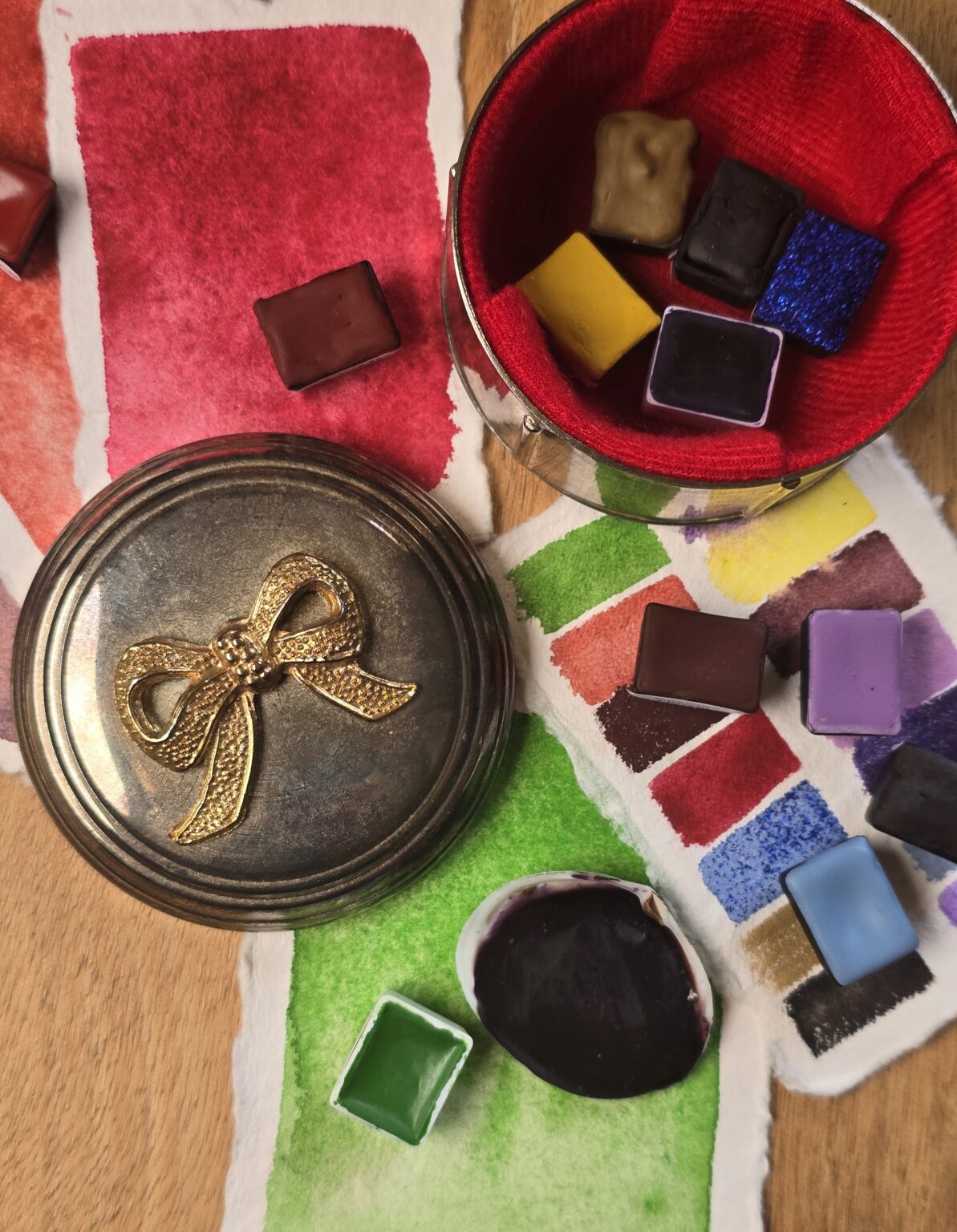 palette-aquarelle-artisanale-boite-bijoux-vintage-14-couleurs