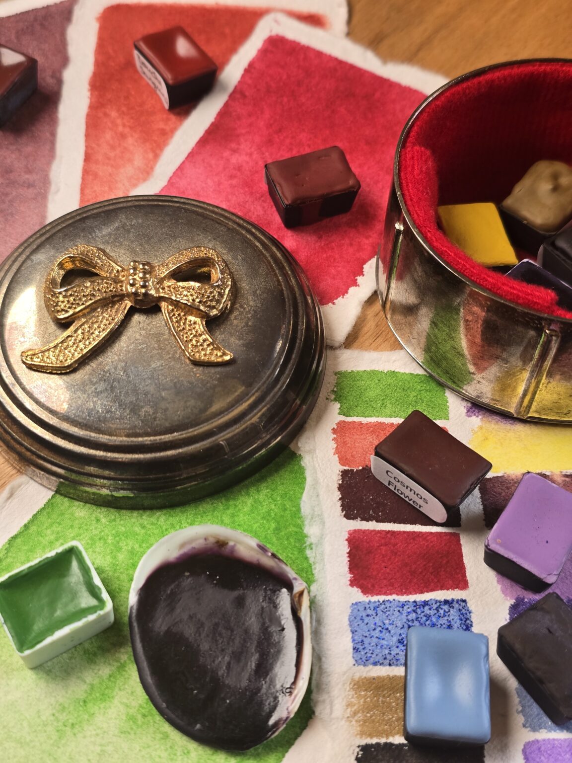 palette-aquarelle-artisanale-boite-bijoux-vintage-14-couleurs