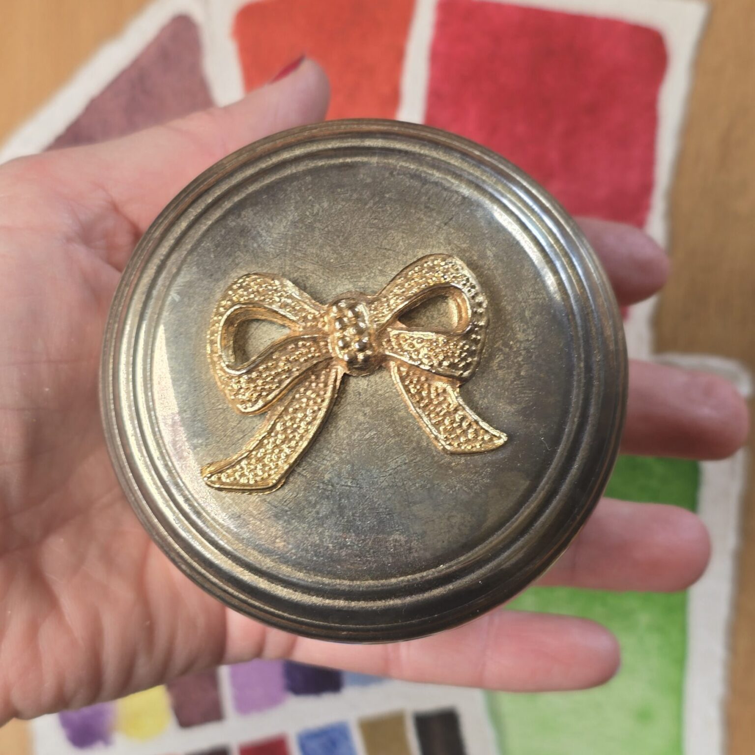 palette-aquarelle-artisanale-boite-bijoux-vintage-14-couleurs