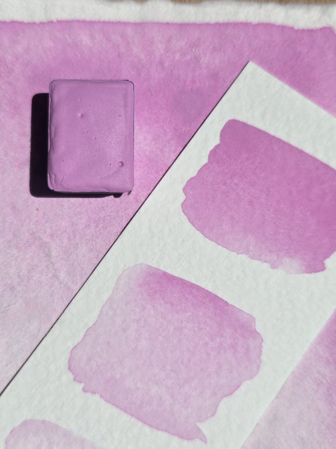 Aquarelle artisanale Barbapapa rose pastel nuageux fabriquée en France en demi-godet