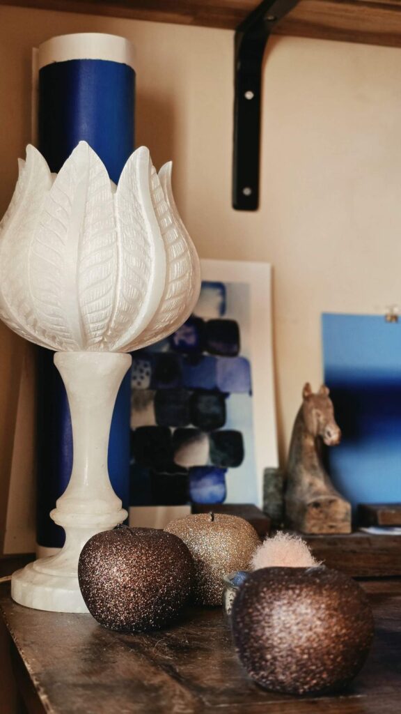 Lampe en albâtre en forme de tulipe, chinée en brocante